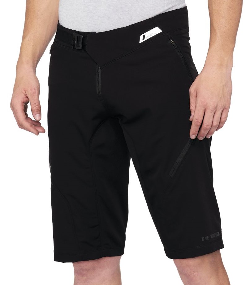 100% Airmatic Shorts black M (32)